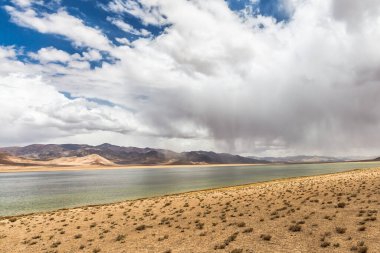 Tacikistan, Pamir 'deki Rangkul Gölü' nün güzel manzarası