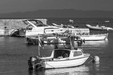 Hırvatistan 'ın Hvar adasındaki Hvar kasabasının güzel manzarası Eylül 2016' da Hvar 'da.