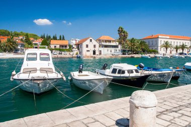 Hırvatistan 'ın Hvar adasında yer alan küçük bir kasaba olan Stari Grad, Ağustos 2016' da Stari Grad 'da görülüyor..