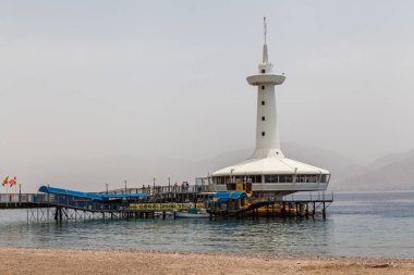 Eilat, ISRAEL - CIRCA MAYIS 2018: Eilat 'taki akvaryumun güzel manzarası Mayıs 2018' de Eilat 'ta.