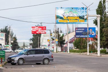 KARAKOL, KYRGYZSTAN - CIRCA HAZİRAN 2017: Karakol önceden Kırgızistan 'ın Kırgızistan' daki Issyk-Kul Gölü 'nün doğu ucu yakınlarındaki dördüncü büyük şehir.