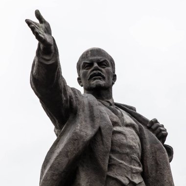 BISHKEK, KYRGYZSTAN - CRCA HAZİRAN 2017: Bişkek 'teki Lenin Heykeli Haziran 2017 dolaylarında Bişkek' te.