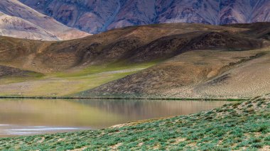 Tacikistan 'da Pamir' de Bulunkul Gölü 'nün güzel manzarası