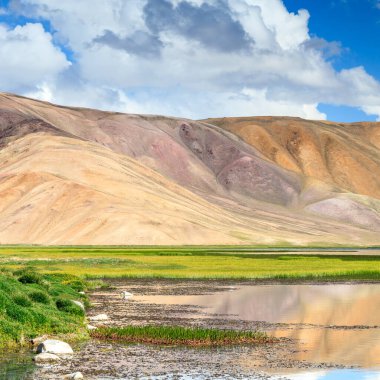 Tacikistan 'da Pamir' de Bulunkul Gölü 'nün güzel manzarası