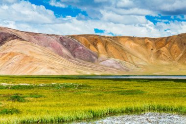 Tacikistan 'da Pamir' de Bulunkul Gölü 'nün güzel manzarası