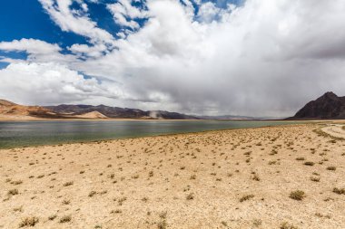 Tacikistan, Pamir 'deki Rangkul Gölü' nün güzel manzarası