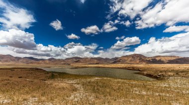 Tacikistan, Pamir 'deki Rangkul Gölü' nün güzel manzarası