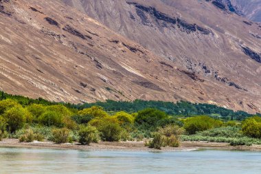 Wachan Koridoru boyunca Pamir, Afganistan ve Panj Nehri 'nin güzel manzarası