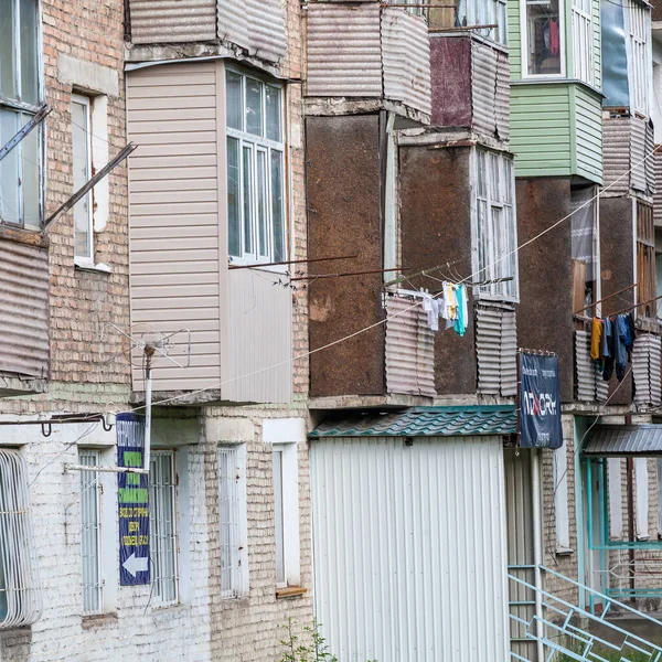 Karakol, Kırgızistan 'ın Kırgızistan' daki Issyk-Kul Gölü 'nün doğu ucu yakınlarındaki Kırgızistan' ın dördüncü büyük şehridir.