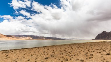 Tacikistan, Pamir 'deki Rangkul Gölü' nün güzel manzarası