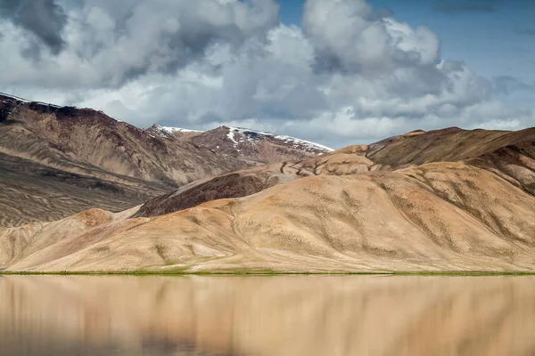 Όμορφη Θέα Της Λίμνης Bulunkul Στο Pamir Στο Τατζικιστάν — Φωτογραφία Αρχείου