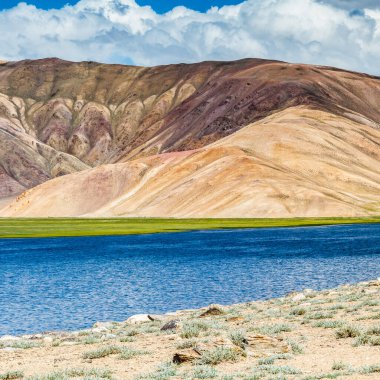 Tacikistan 'da Pamir' de Bulunkul Gölü 'nün güzel manzarası