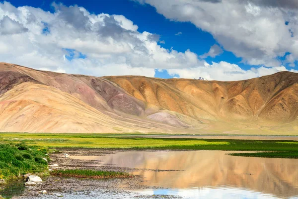 タジキスタンのパミールにあるブルンクル湖の美しい景色 — ストック写真