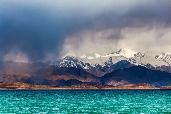 Όμορφη Θέα Της Λίμνης Karakul Στο Pamir Στο Τατζικιστάν — Φωτογραφία Αρχείου