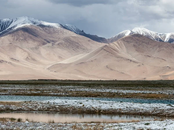 Όμορφη Θέα Της Λίμνης Karakul Στο Pamir Στο Τατζικιστάν — Φωτογραφία Αρχείου