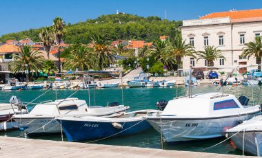  Hırvatistan 'ın Hvar adasında yer alan küçük bir kasaba olan Stari Grad, Ağustos 2016' da Stari Grad 'da görülüyor..