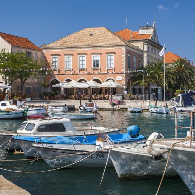 Hırvatistan 'ın Hvar adasında yer alan küçük bir kasaba olan Stari Grad, Ağustos 2016' da Stari Grad 'da görülüyor..