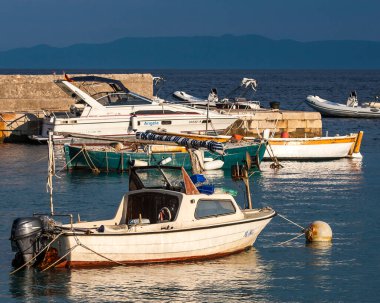 Hırvatistan 'ın Hvar adasındaki Zavala' dan güzel manzara Eylül 2016 'da Hvar' da.