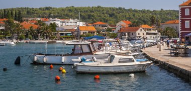 Hırvatistan 'ın Hvar adasında yer alan küçük bir kasaba olan Stari Grad, Ağustos 2016' da Stari Grad 'da görülüyor..
