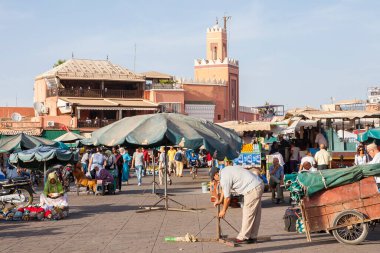 MARRAKECH, MOROCCO - CIRCA EPTEMBER 2014: Marakeş sokakları Eylül 2014 civarı Marakeş 'te.