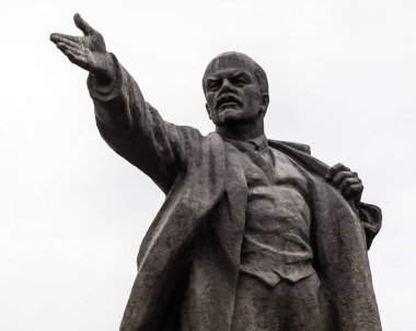 BISHKEK, KYRGYZSTAN - CRCA HAZİRAN 2017: Bişkek 'teki Lenin Heykeli Haziran 2017 dolaylarında Bişkek' te.