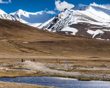 Kırgızistan 'ın Issyk Kul Bölgesinde Barskoon (Arabel) Syrts