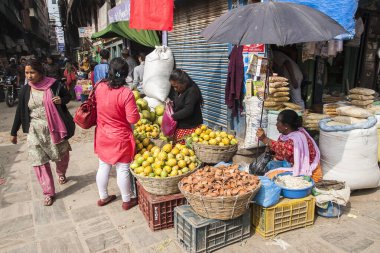  Sokak ticareti, Nepal 'de Ekim 2013' te Katmandu 'da satışın temel biçimidir..