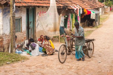 DIAMOND HARBour, INDIA - CIRCA NOVEMBER 2013: Hindistan kırsalında yaşam Kasım 2013 dolaylarında Diamond Harbour 'da.