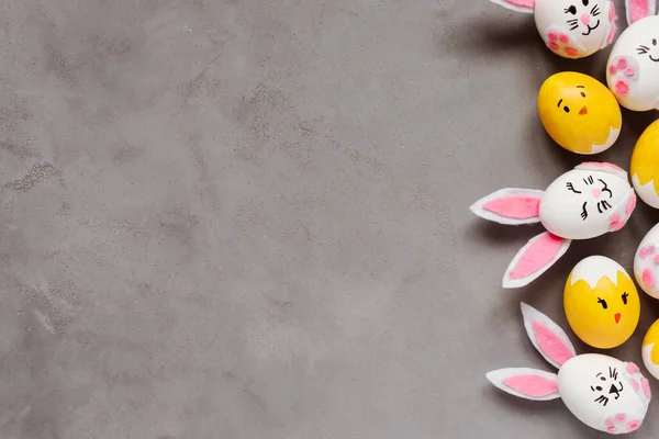 Πασχαλινό Πλαίσιο Αντίγραφο Χώρου Αυγά Ζωγραφισμένα Κουνελάκια Και Νεοσσοί Γκρι — Φωτογραφία Αρχείου