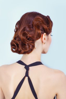 Akşam makyaj ve saç, kırmızı ruj ile olan güzel seksi kadın