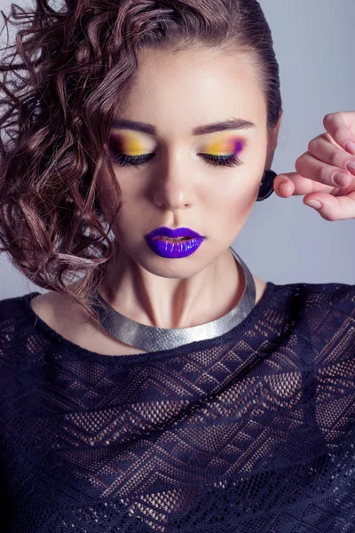 Fashion capture beautiful sexy girl with bright makeup, big full lips with purple lipstick, beautiful hair. Photography makeup, beauty, bright eye shadow — Stock Photo, Image