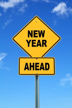 Sarı uyarı yol işareti yeni yıl önde