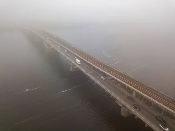 Вид Воздушного Беспилотника Мост Киевского Метрополитена Густом Тумане — стоковое фото