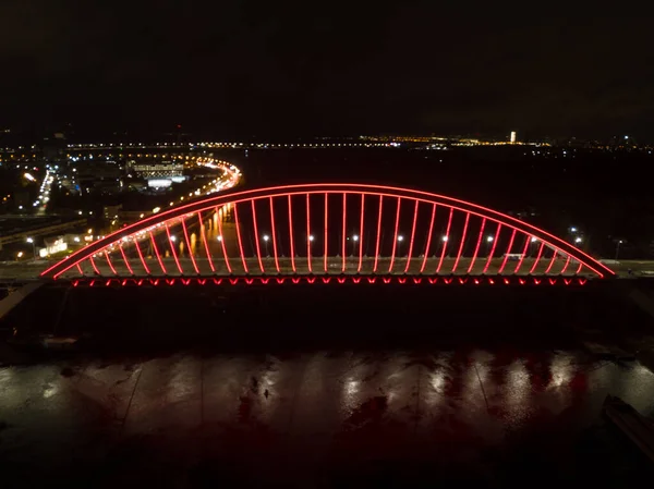 Drohnen Aus Der Luft Moderne Bogenkabelbrücke Kiew Abend Farbige Beleuchtung — Stockfoto