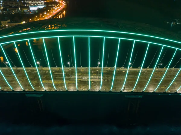 Flygdrönare Modern Båge Kabel Stannade Bron Kiev Kvällen Färgad Belysning — Stockfoto