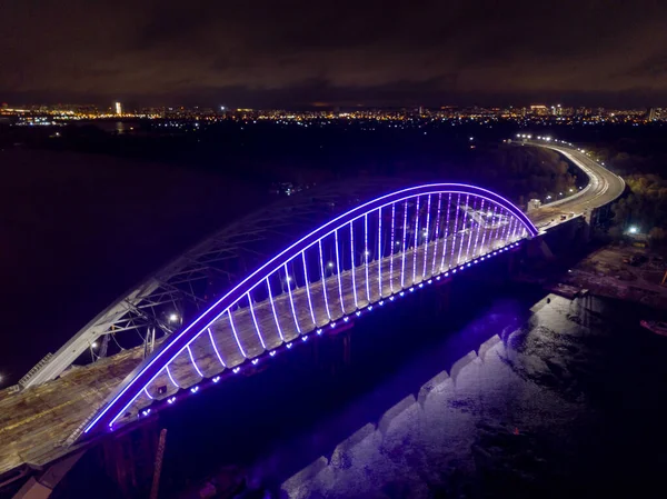 Légi Felderítő Modern Íves Kábeles Híd Kijevben Esténként Hídív Színes — Stock Fotó
