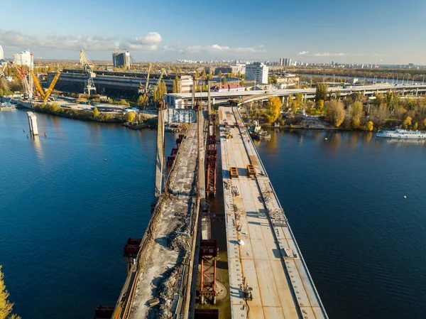 Plac Budowy Mostu Kijowie Słoneczny Jesienny Poranek Widok Drona Powietrza — Zdjęcie stockowe