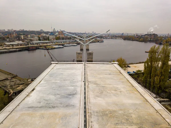 Vista Aérea Del Dron Borde Puente Inacabado Kiev Nublado Otoño — Foto de Stock