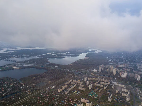 Voo Aéreo Alto Nas Nuvens Sobre Kiev Uma Manhã Nublada — Fotografia de Stock