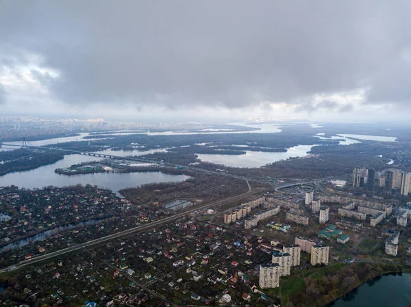 Wysoki Lot Lotniczy Chmurach Nad Kijowem Jesienny Pochmurny Poranek Dniepr — Zdjęcie stockowe