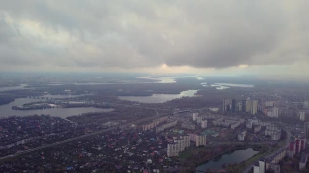 Висока Висота Політ Хмарах Над Києвом Похмурий Осінній Ранок Дніпро — стокове відео