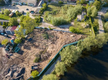 Hava aracı üst görüntüsü. Ahşap depo.