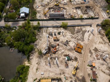 Hava aracı görüntüsü. Kiev 'deki köprü inşaatı.