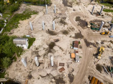 Hava aracı görüntüsü. Kiev 'deki köprü inşaatı.