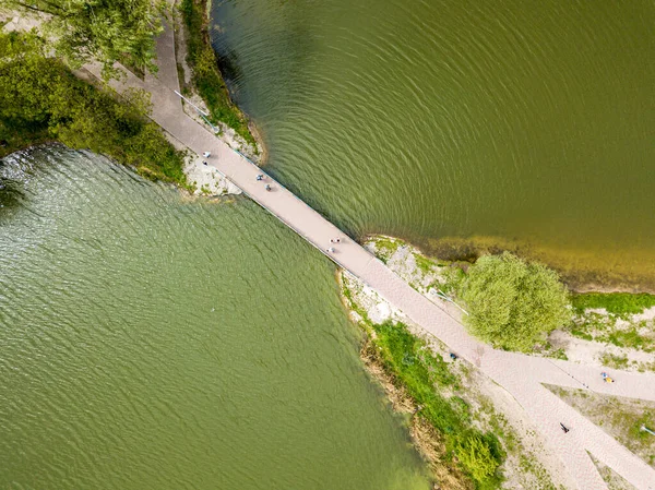 Vista Superior Del Dron Aéreo Puente Peatonal Sobre Río — Foto de Stock