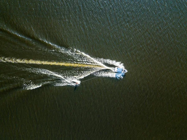 Vue Aérienne Sur Drone Réveillez Vous Surfant Derrière Bateau Sur — Photo