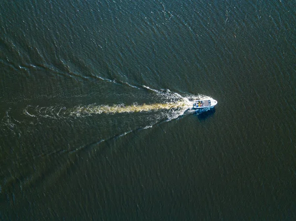 Vista Aérea Drones Barco Motor Está Navegando Longo Rio Dia — Fotografia de Stock