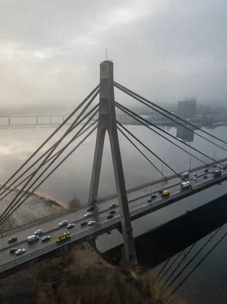 Vista Aérea Drones Ponte Norte Kiev Envolta Nevoeiro Matutino — Fotografia de Stock