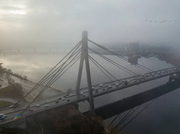 Vue Aérienne Sur Drone Pont Nord Kiev Entouré Brouillard Matinal — Photo