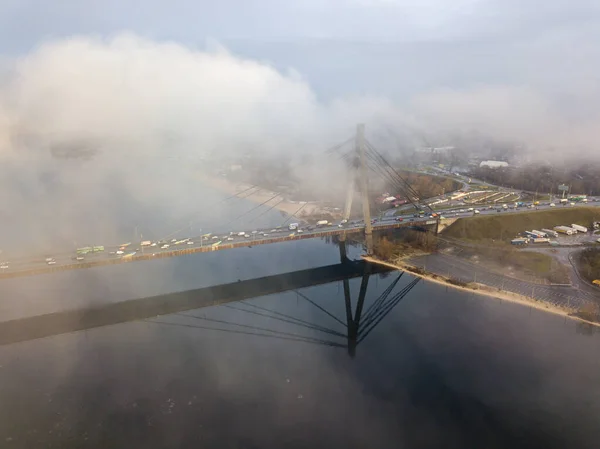 Vista Aérea Drones Ponte Norte Kiev Envolta Nevoeiro Matutino — Fotografia de Stock